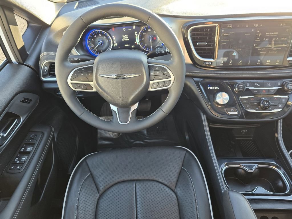 Used 2026 Chrysler Pacifica Limited image 32