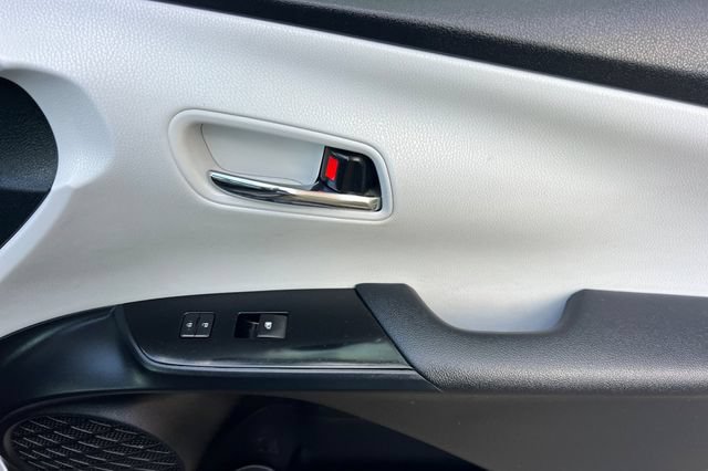 Used 2017 Toyota Prius Four FWD image 19