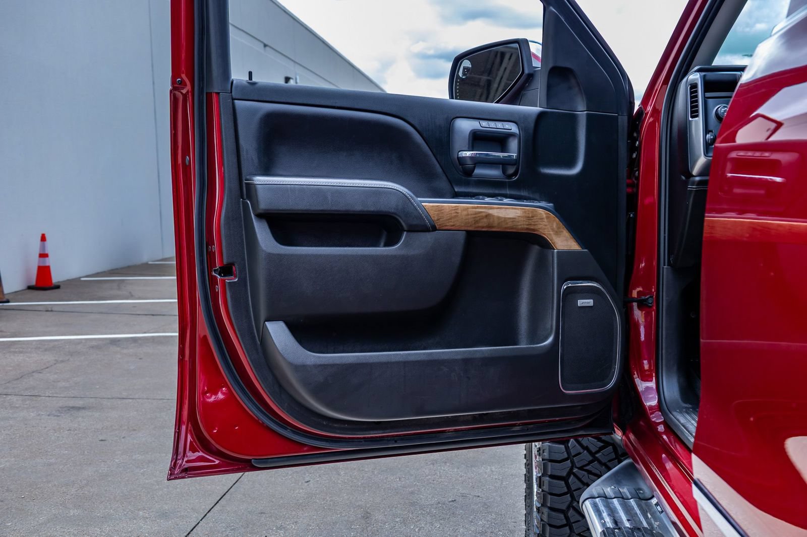 Used 2018 Chevrolet Silverado 1500 LTZ w/ Sport Package AWD/4WD image 34
