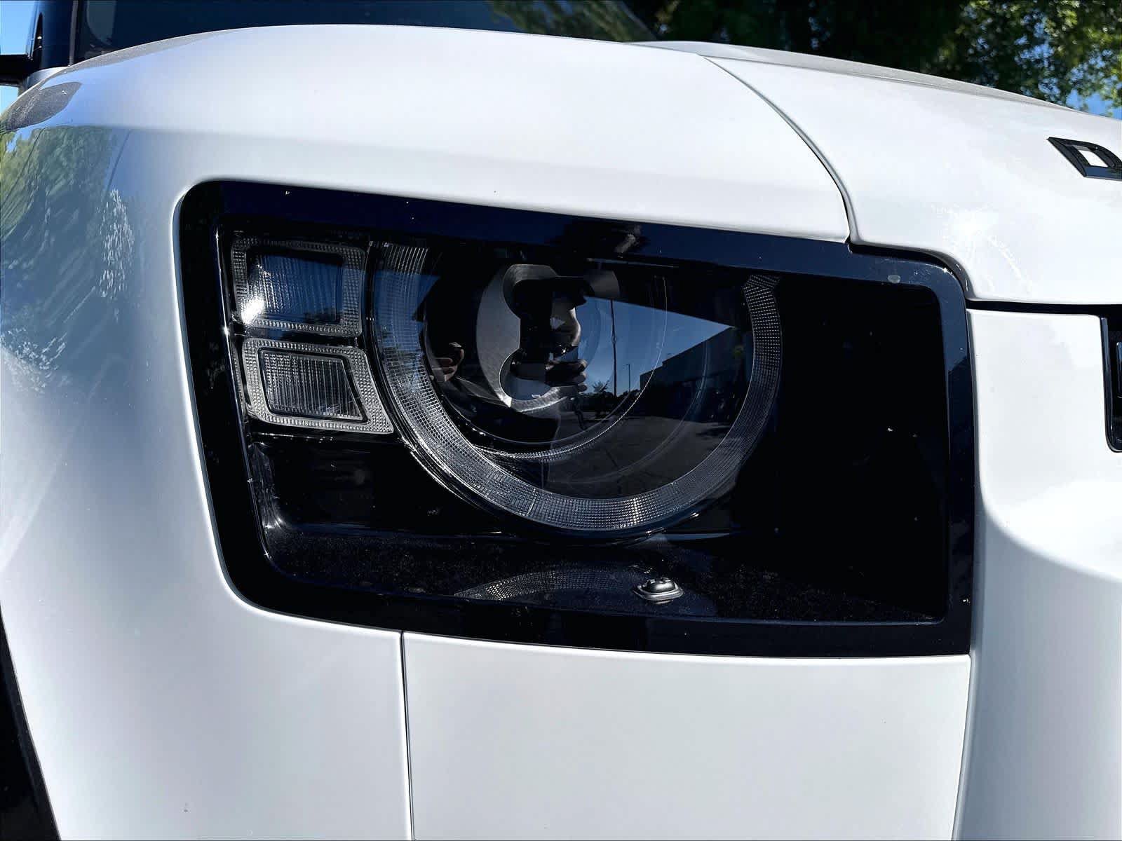 Used 2023 Land Rover Defender 110 SE AWD/4WD image 31