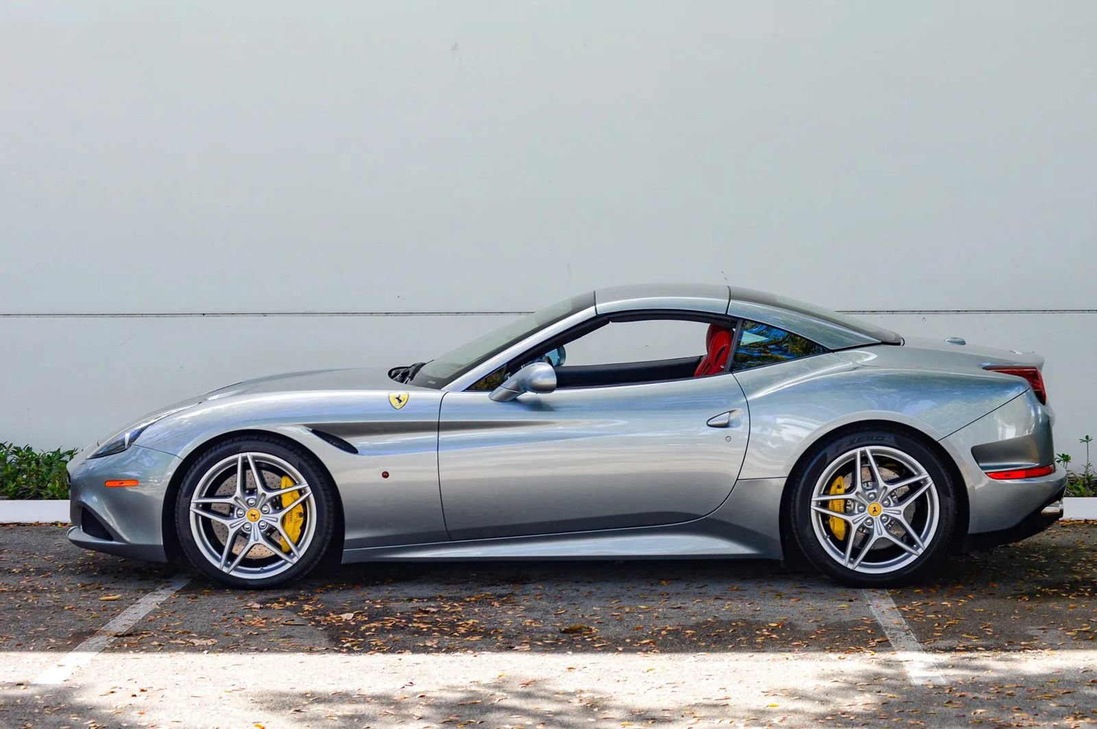 Used 2015 Ferrari California T RWD image 7