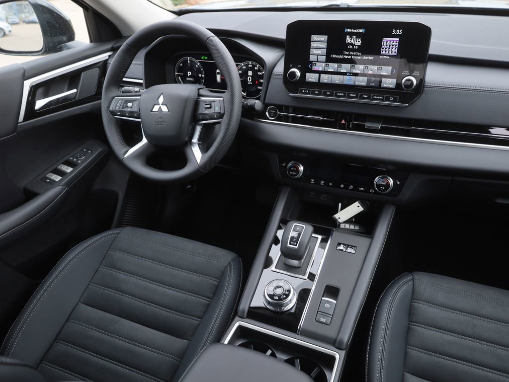 New 2025 Mitsubishi Outlander SE image 18