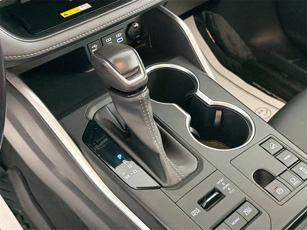 Used 2023 Toyota Highlander L image 15