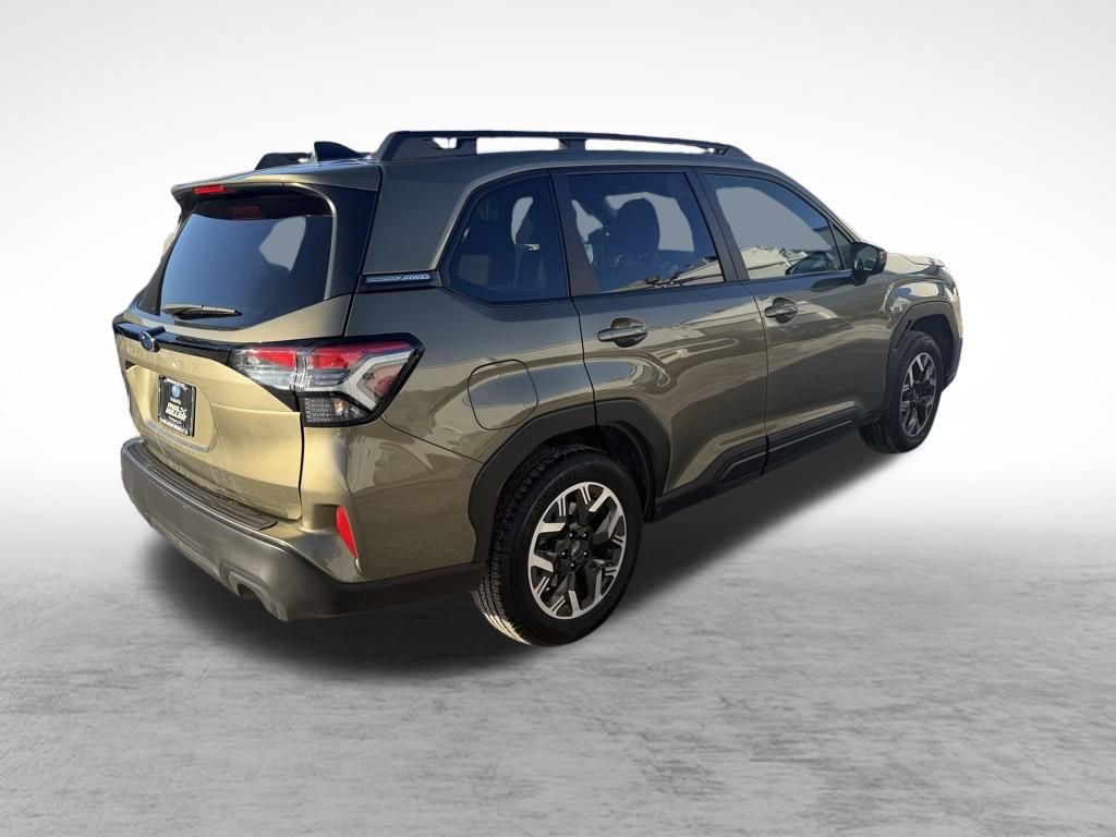 Used 2025 Subaru Forester Premium image 9