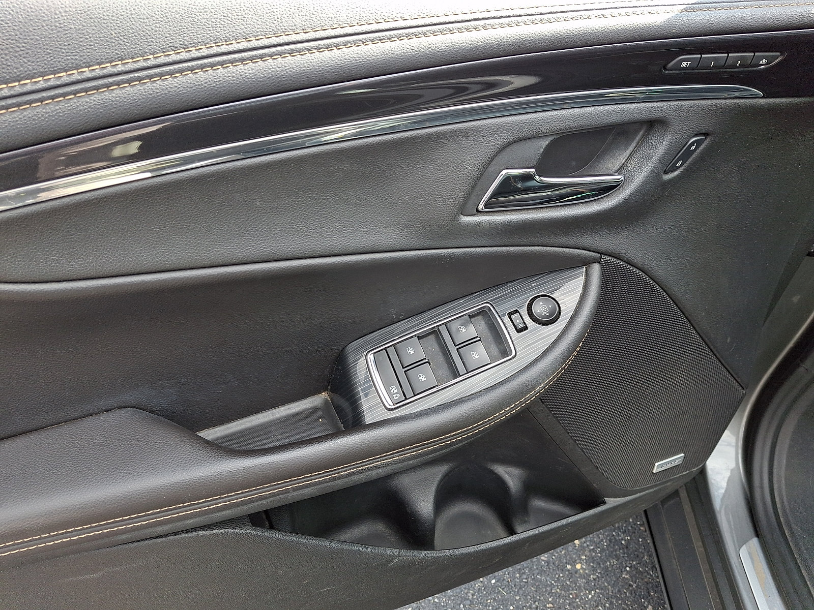 Used 2016 Chevrolet Impala LTZ w/ Enhanced Convenience Package FWD image 12