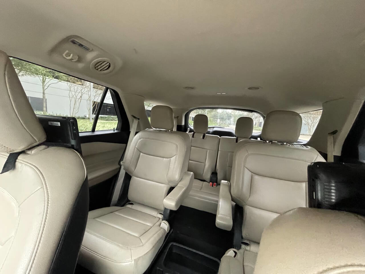 Used 2020 Ford Explorer XLT w/ Equipment Group 202A AWD/4WD image 6