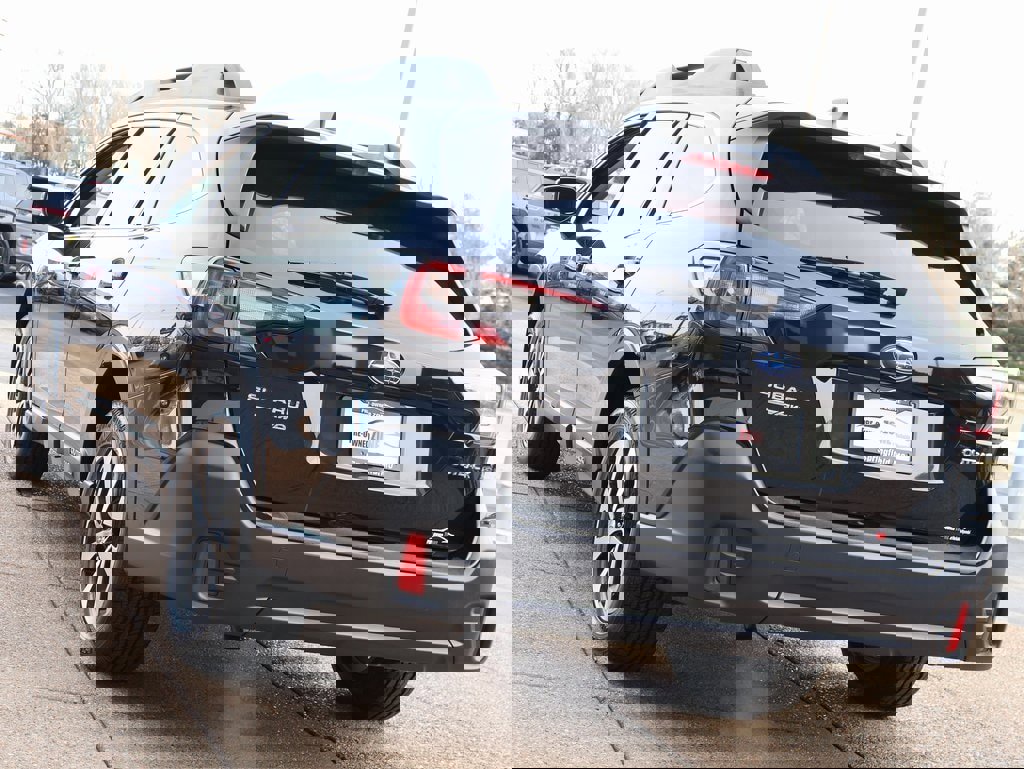 Used 2022 Subaru Outback Premium image 4