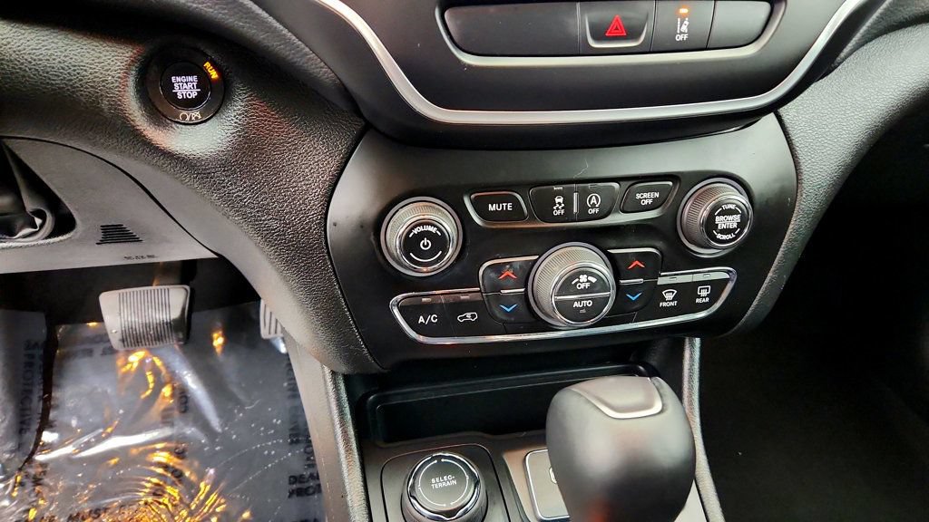 Used 2022 Jeep Cherokee Latitude Lux w/ Sun & Sound Group AWD/4WD image 18
