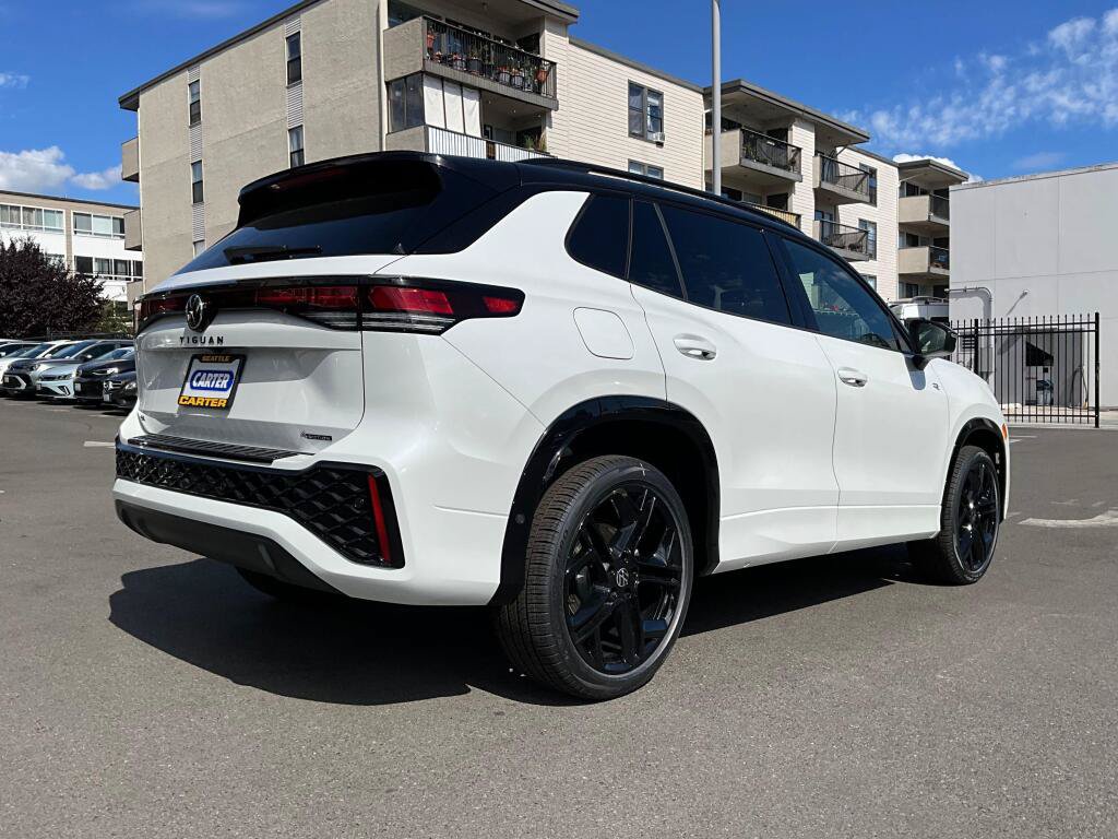 New 2026 Volkswagen Tiguan SE R-Line AWD/4WD image 8