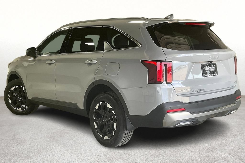 Used 2025 Kia Sorento S AWD/4WD image 4