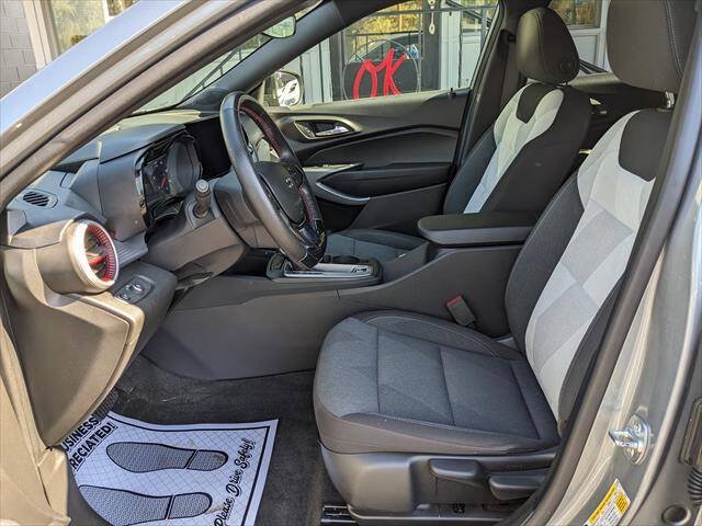 Used 2024 Chevrolet Trax RS FWD image 9