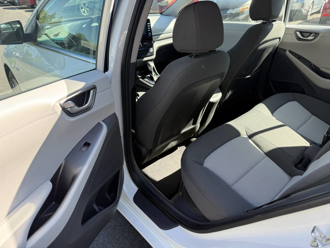 Used 2020 Hyundai Ioniq SEL image 15
