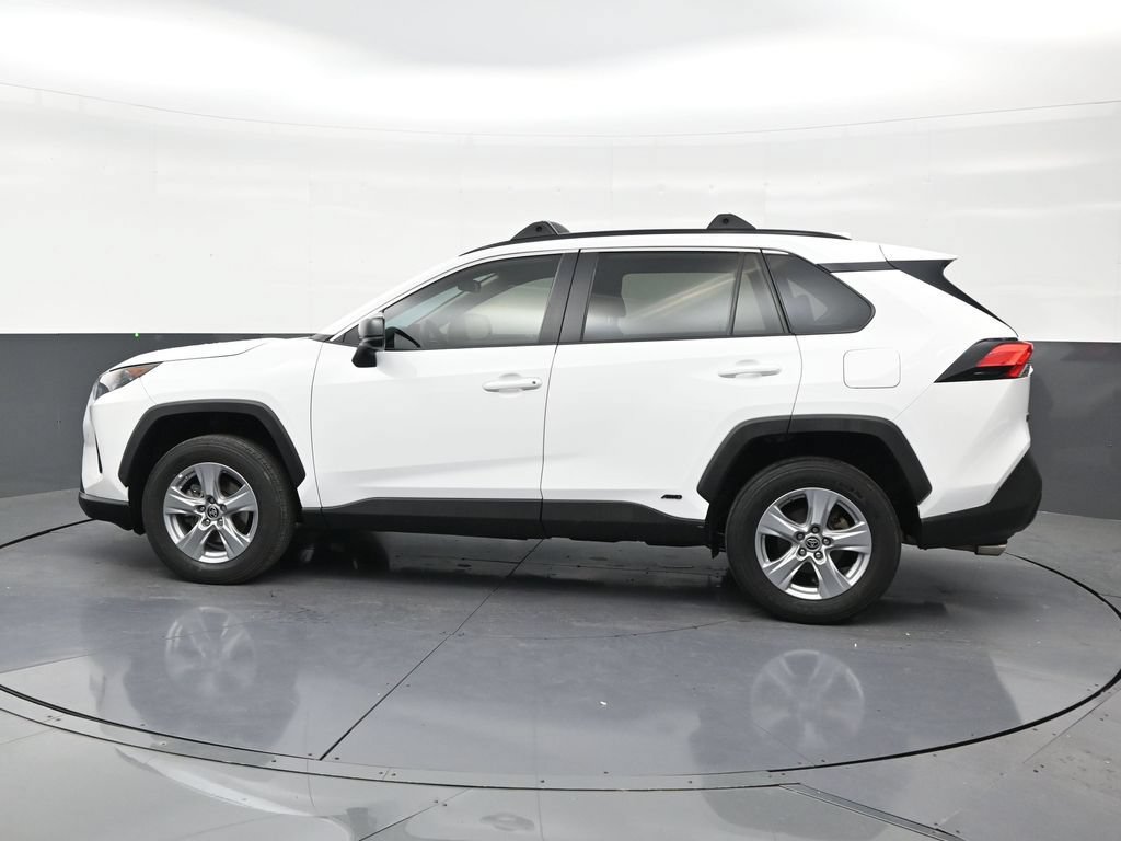 Used 2022 Toyota RAV4 LE AWD/4WD image 2