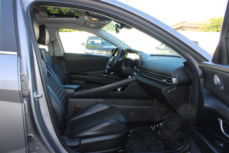 Used 2023 Hyundai Elantra Limited FWD image 11
