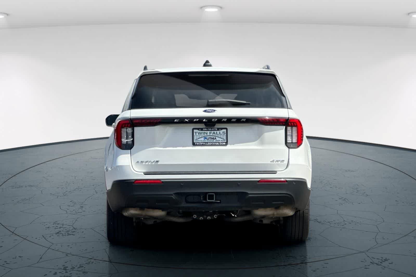 Used 2025 Ford Explorer Active AWD/4WD image 7