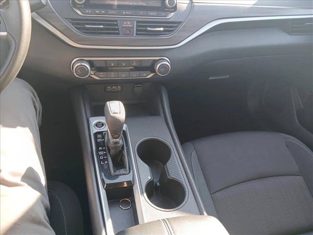 Used 2025 Nissan Altima 2.5 SV FWD image 12
