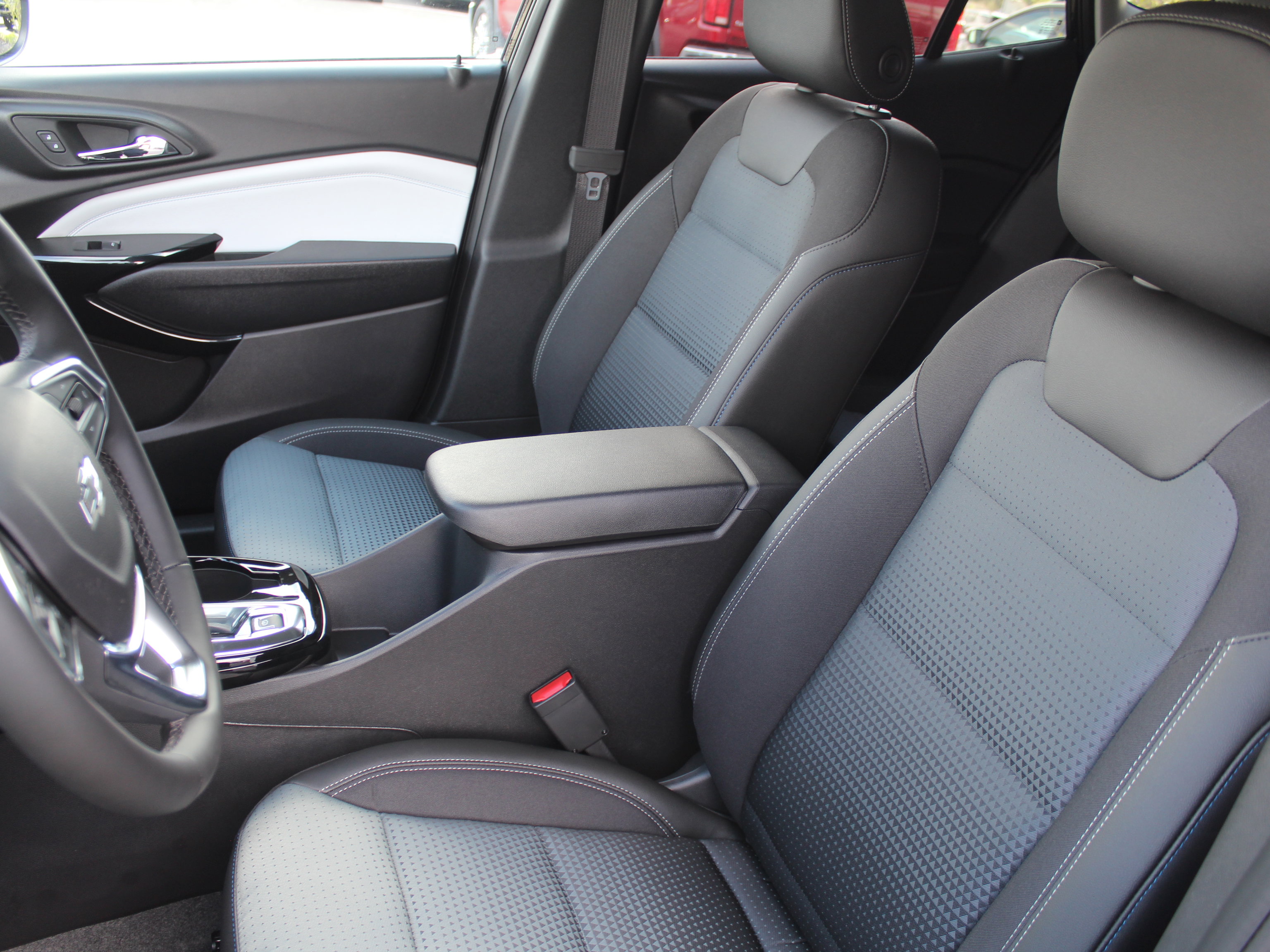 New 2026 Chevrolet Trax LT w/ Driver Confidence Package FWD image 9