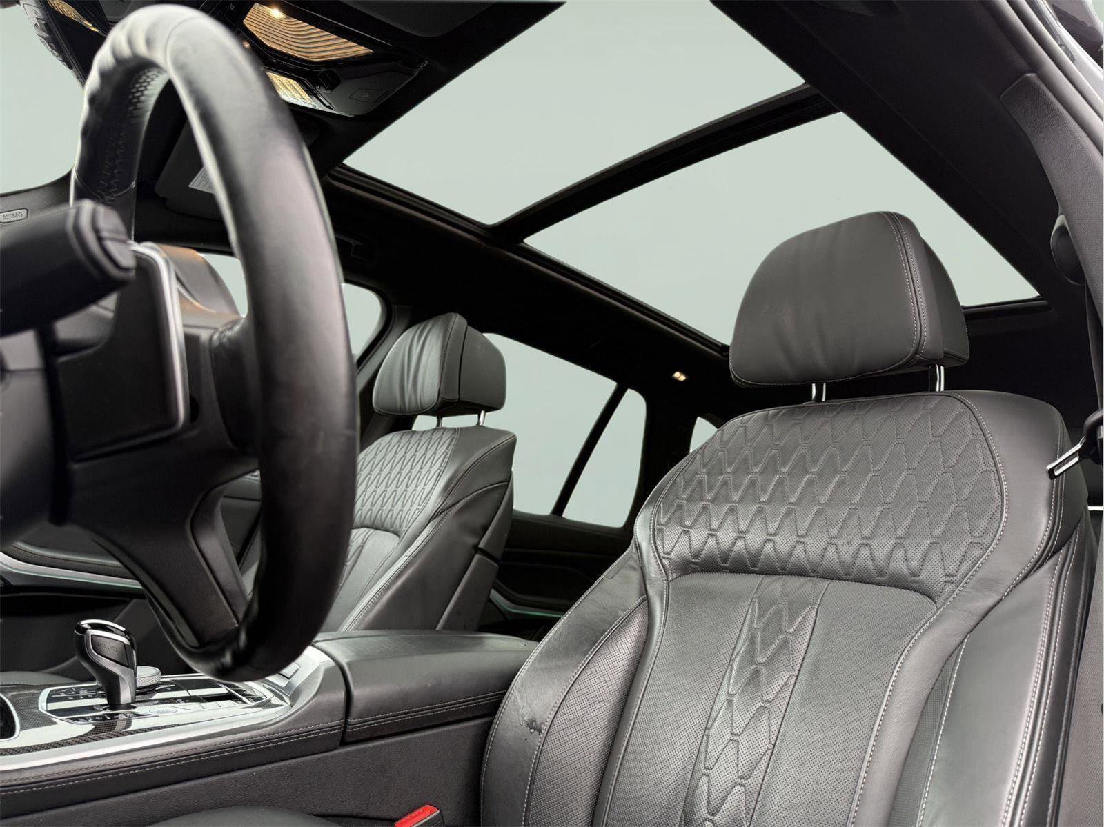 Used 2022 BMW X5 M50i image 13