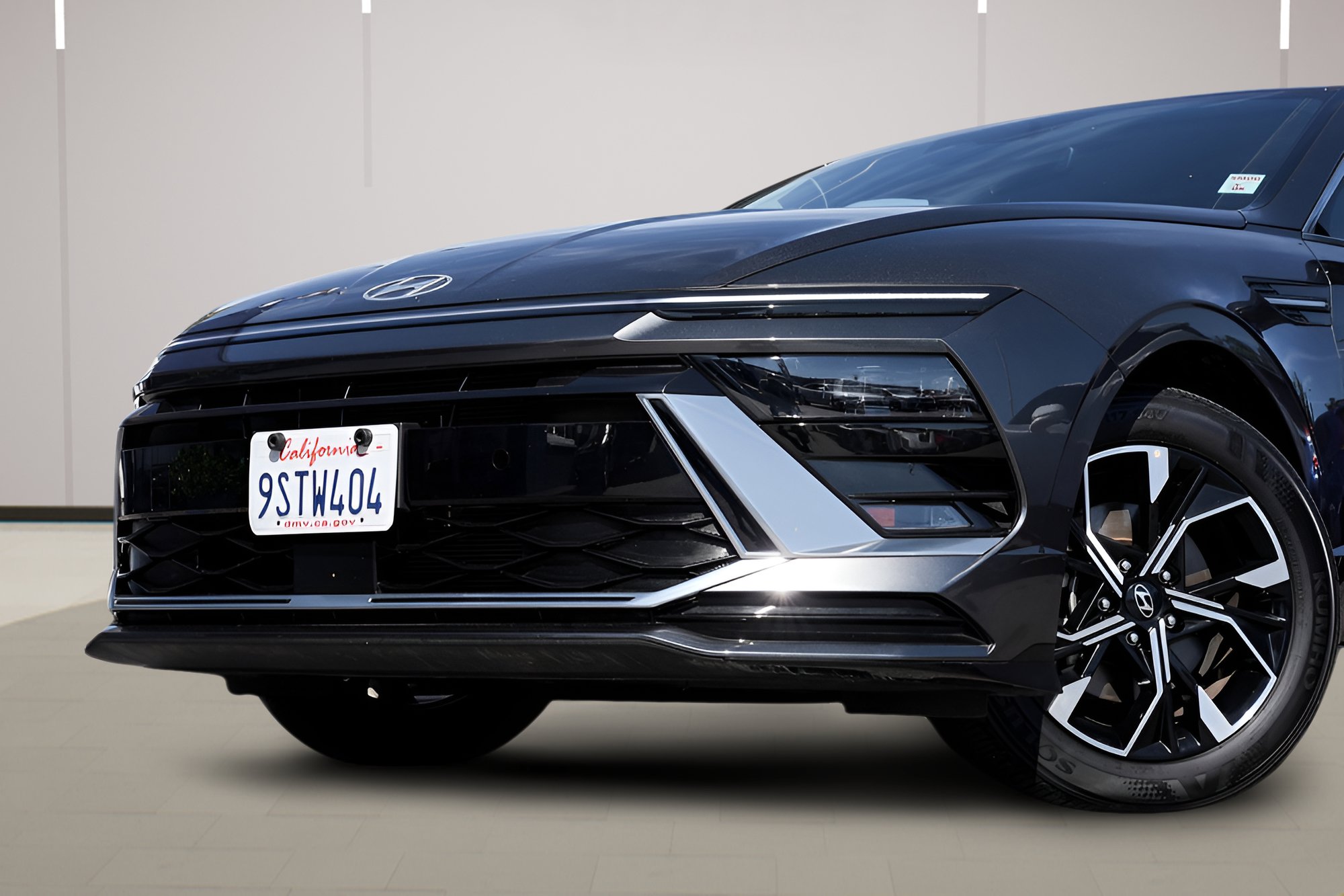 Used 2025 Hyundai Sonata SEL FWD image 2