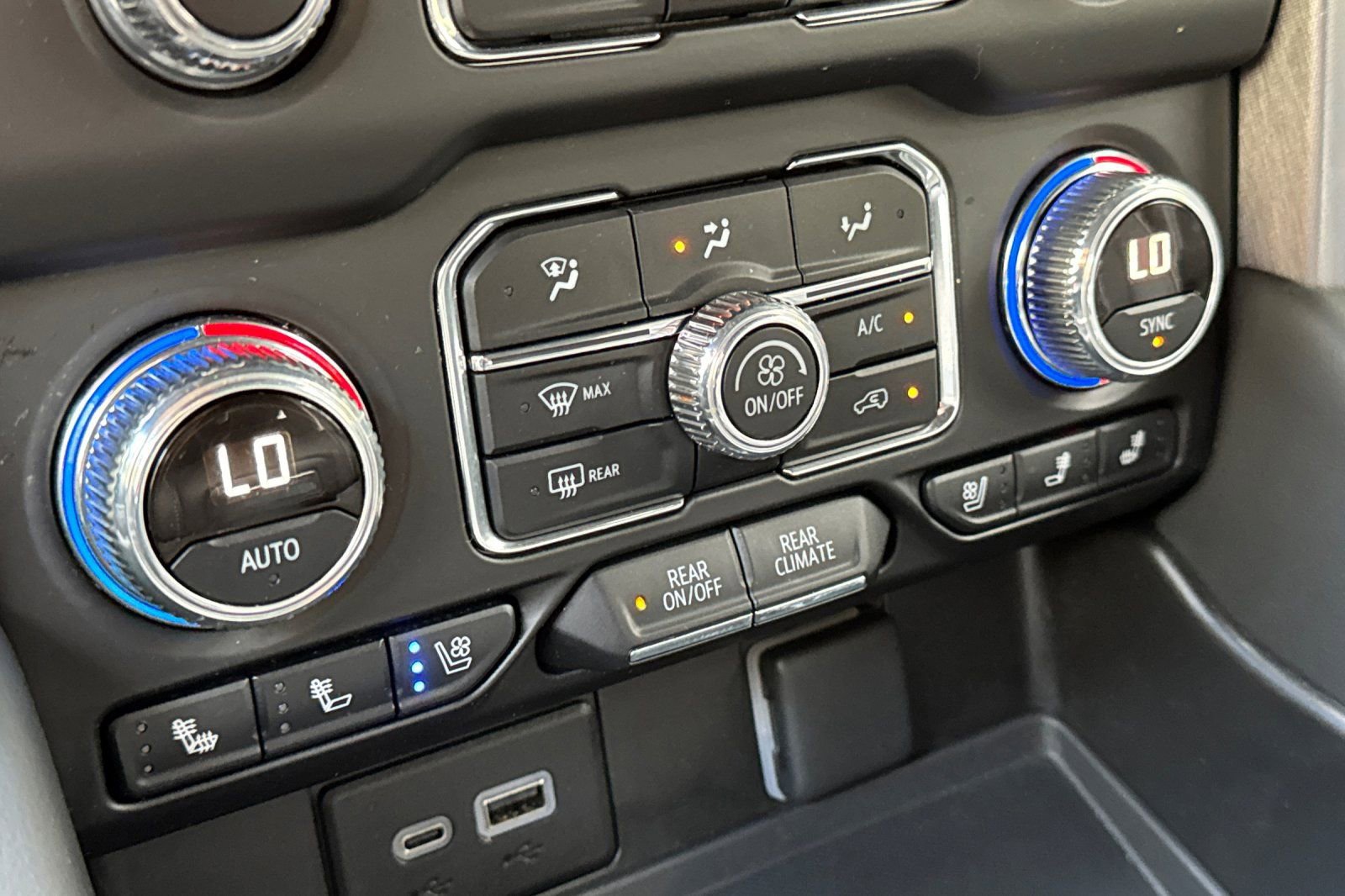 Used 2024 GMC Yukon SLT image 28