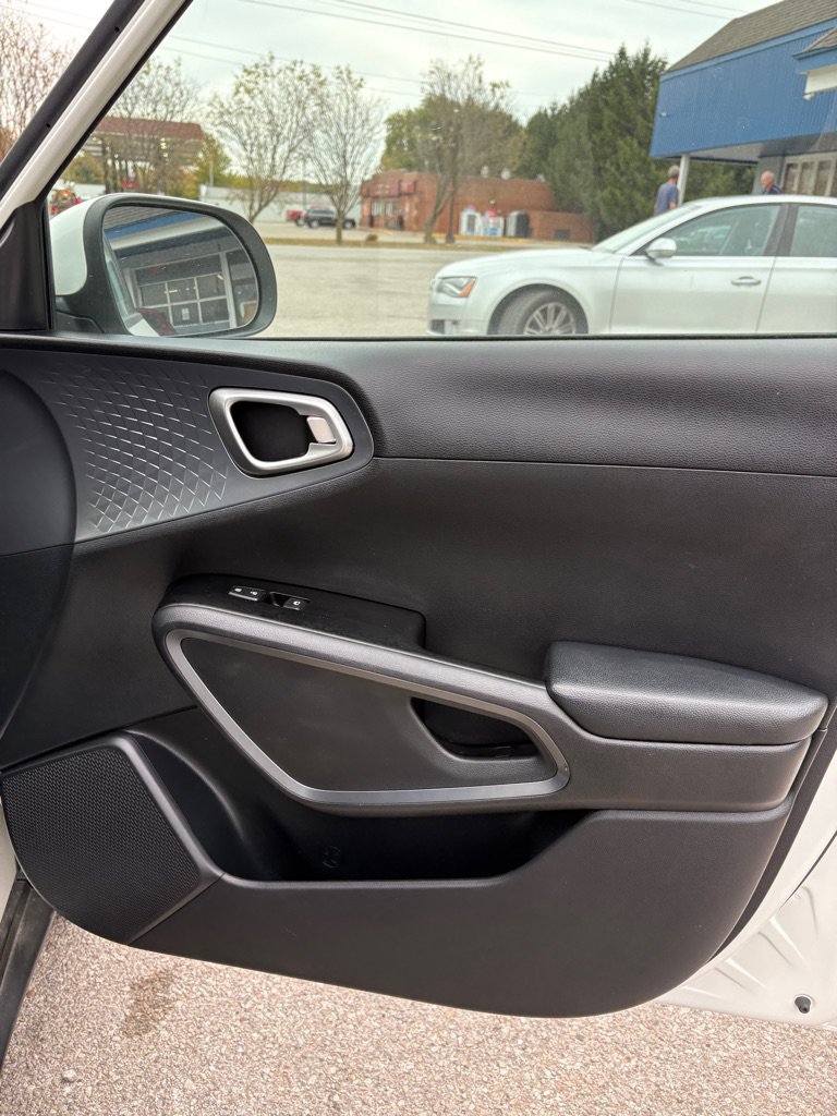 Used 2021 Kia Soul S FWD image 15