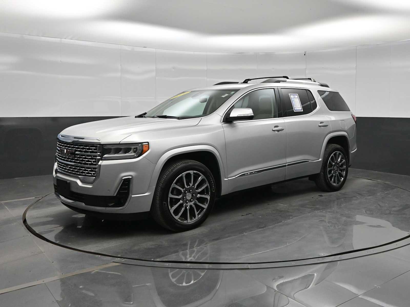 Used 2020 GMC Acadia Denali w/ LPO, Adventure Package AWD/4WD image 4