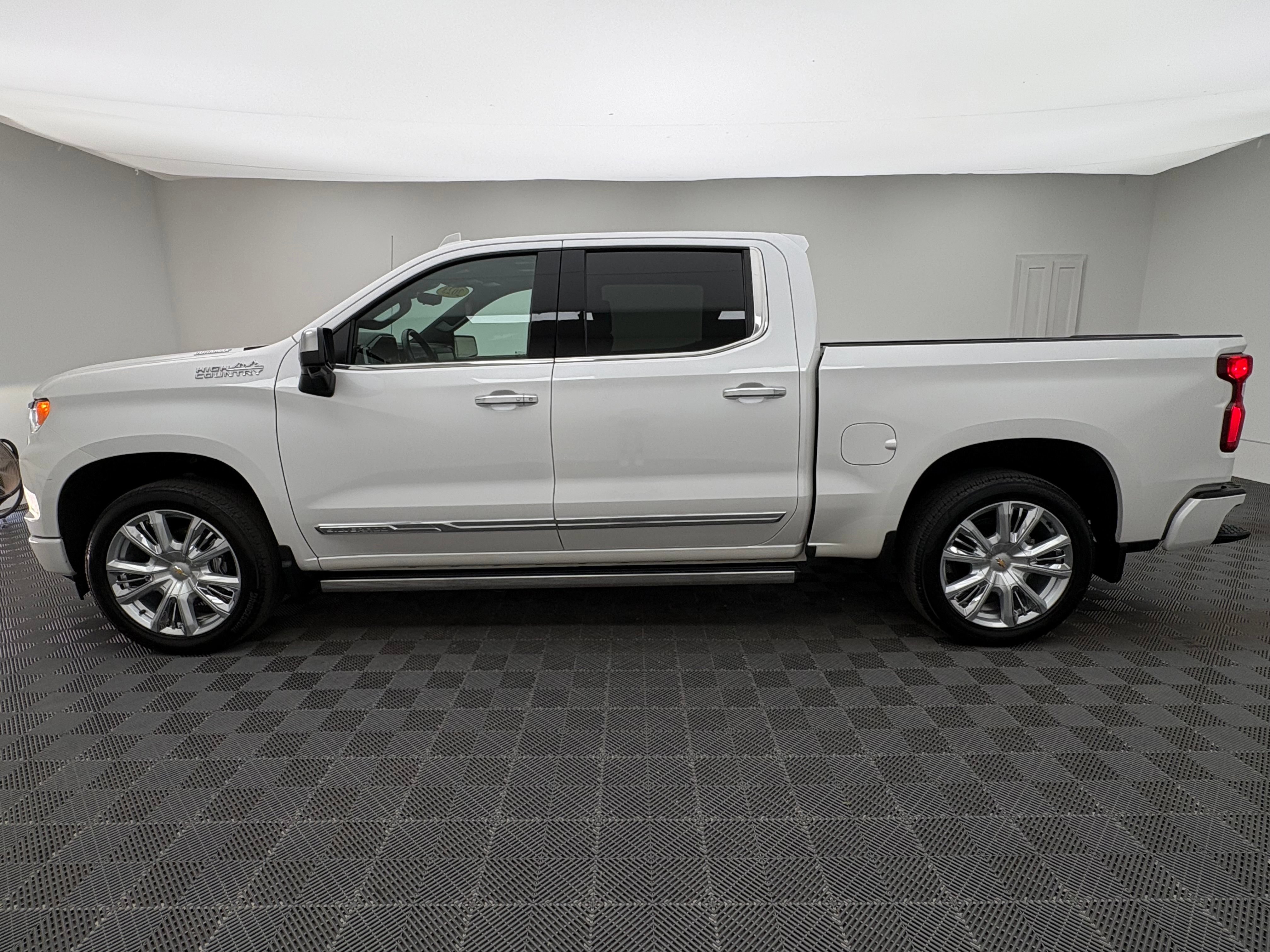 Used 2023 Chevrolet Silverado 1500 High Country AWD/4WD image 14