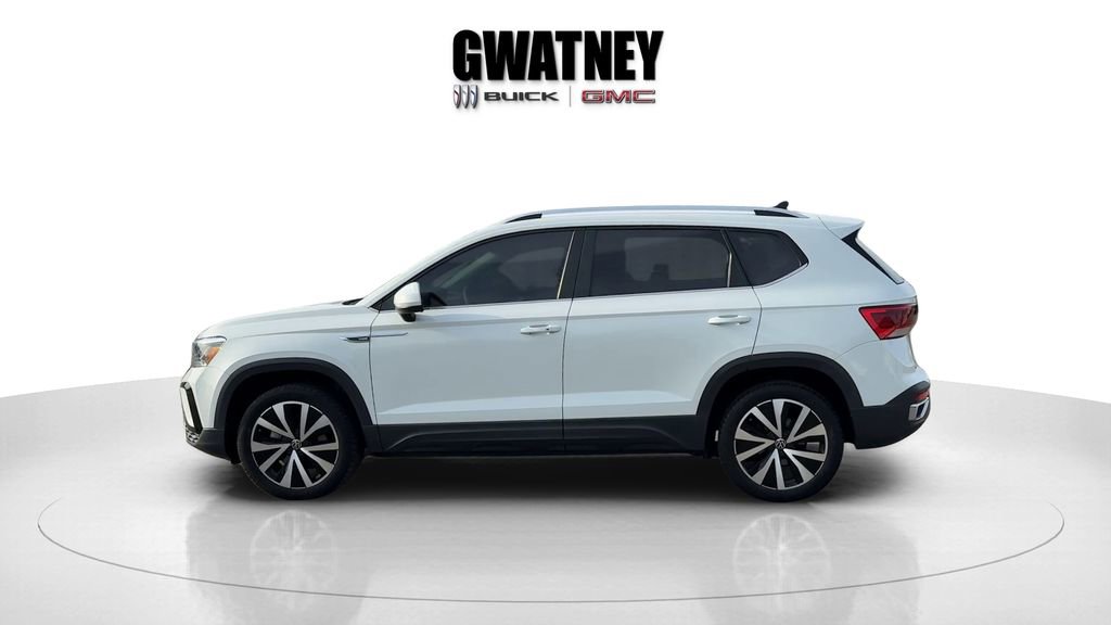 Used 2022 Volkswagen Taos SE FWD image 6