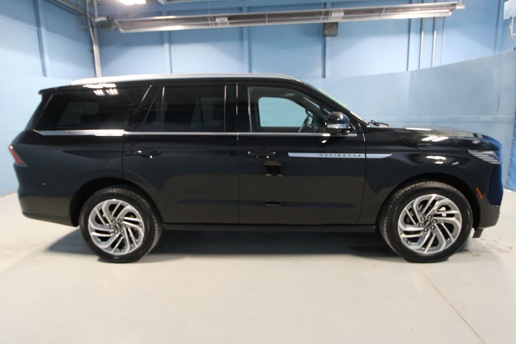 Used 2025 Lincoln Navigator Reserve AWD/4WD image 38