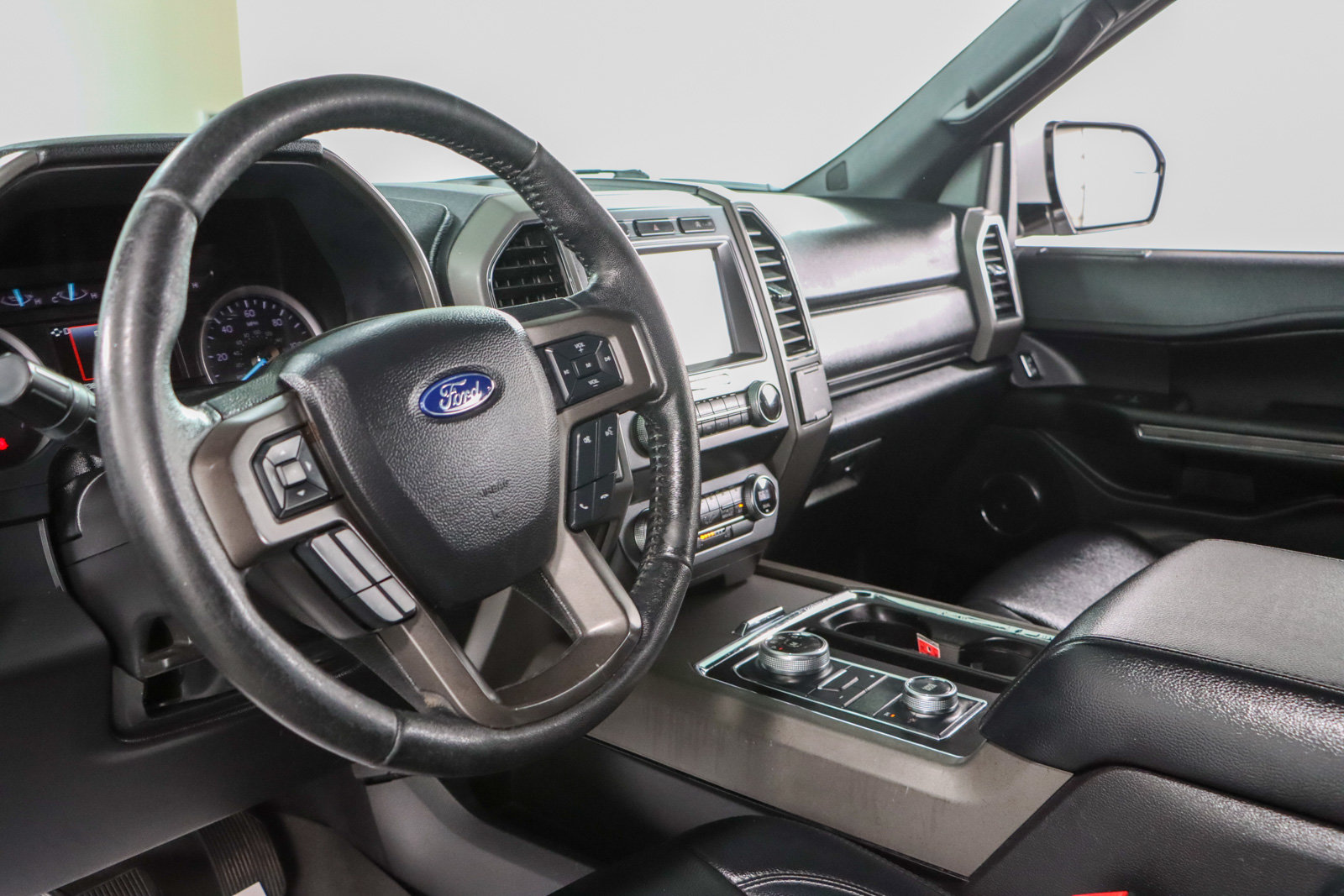 Used 2019 Ford Expedition XLT w/ Equipment Group 201A AWD/4WD image 23