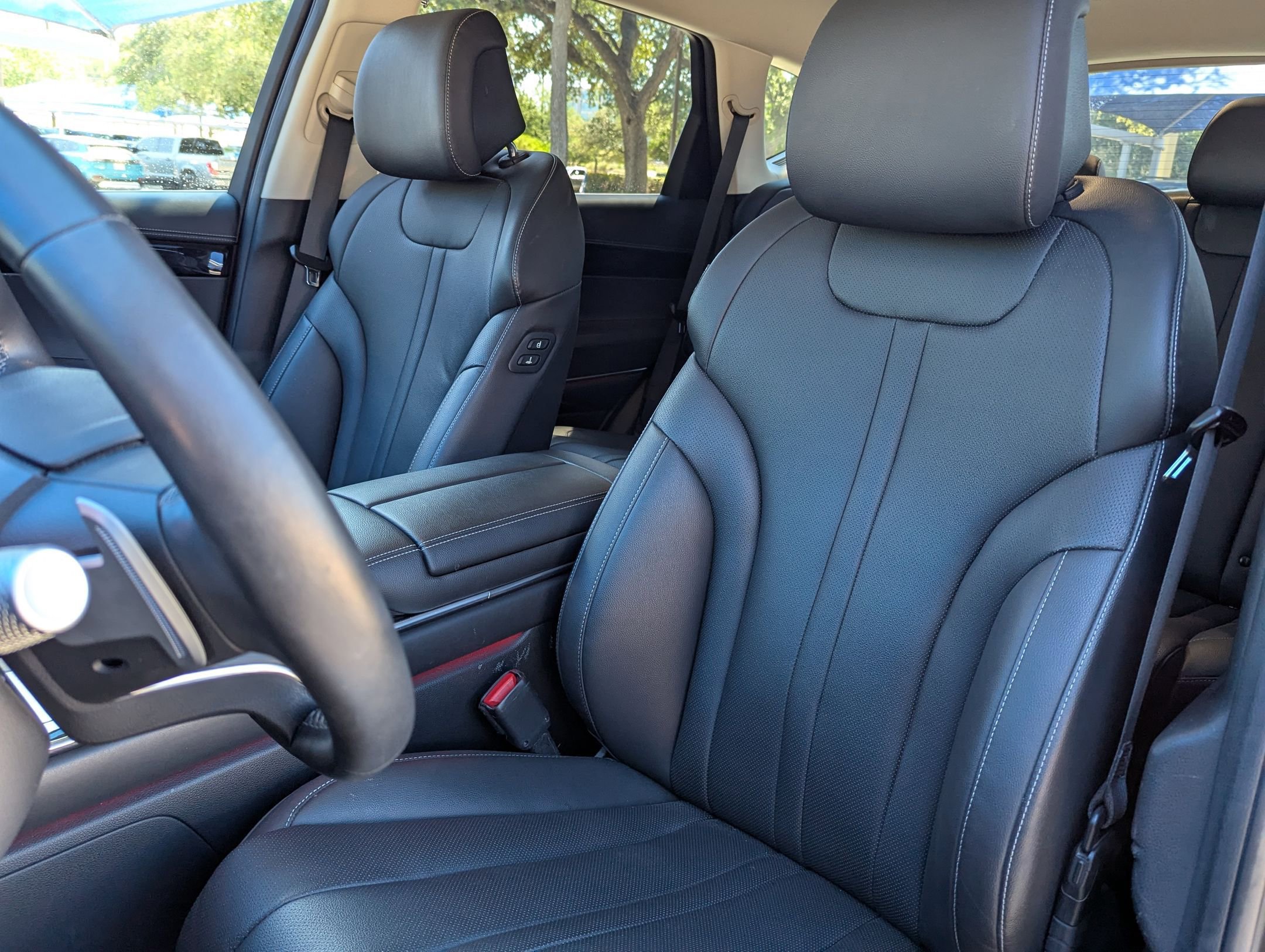 Used 2025 Genesis GV80 2.5T Standard image 14