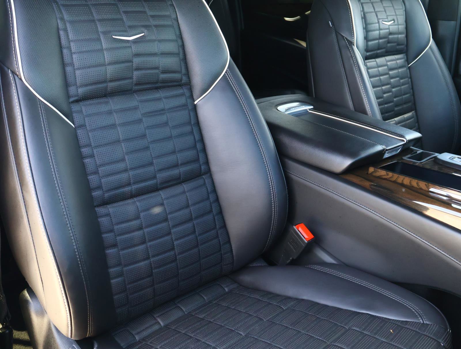 Used 2024 Cadillac Escalade ESV Premium Luxury Platinum AWD/4WD image 24