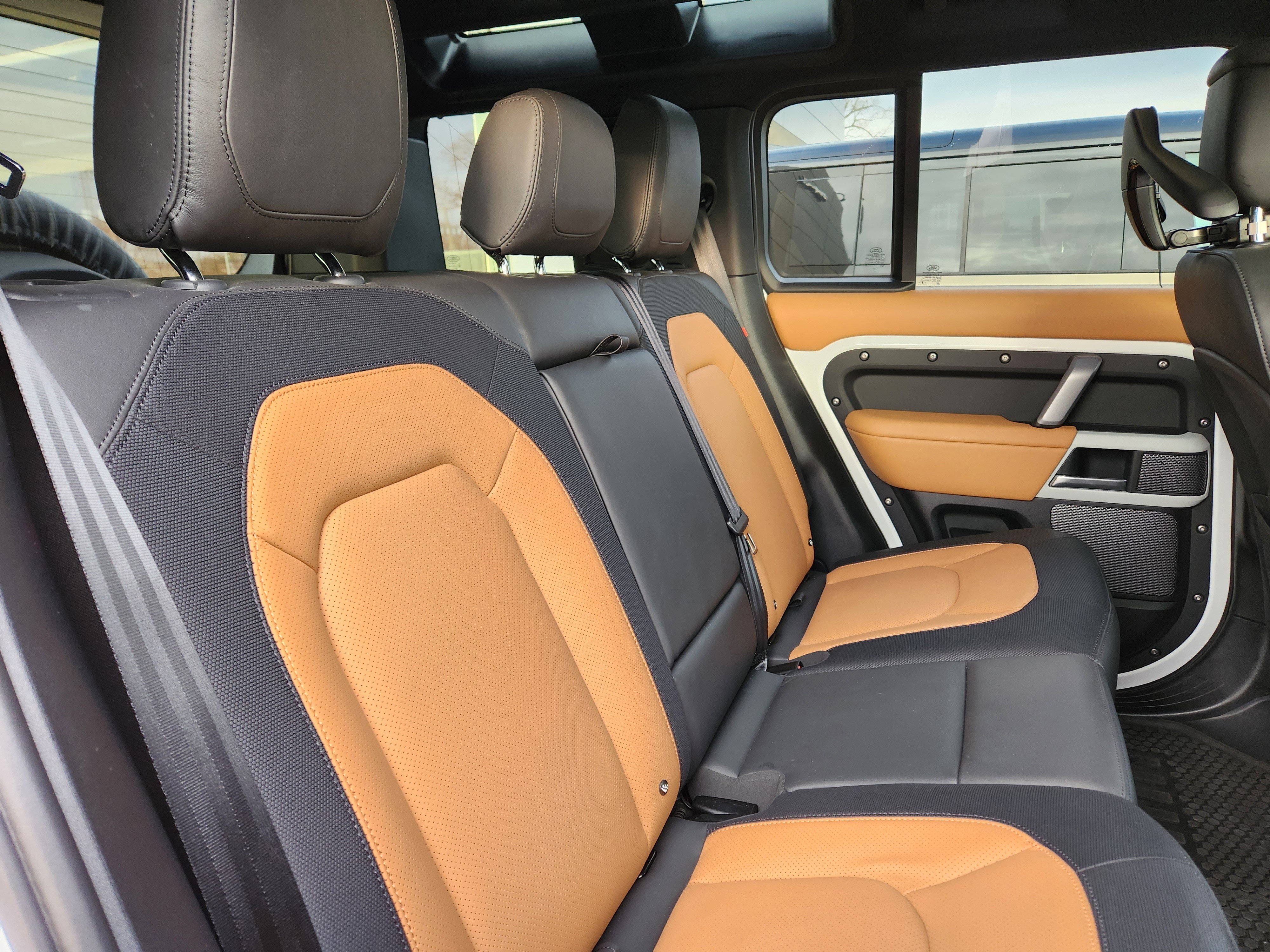 Certified 2024 Land Rover Defender 110 X-Dynamic SE image 15