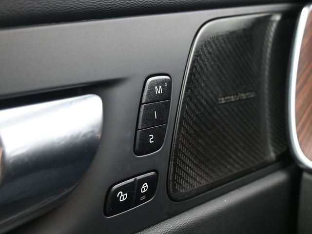 Used 2023 Volvo XC60 B6 Ultimate w/ Protection Package Premier image 30