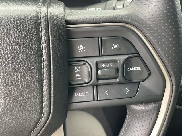 Used 2025 Toyota 4Runner SR5 AWD/4WD image 31