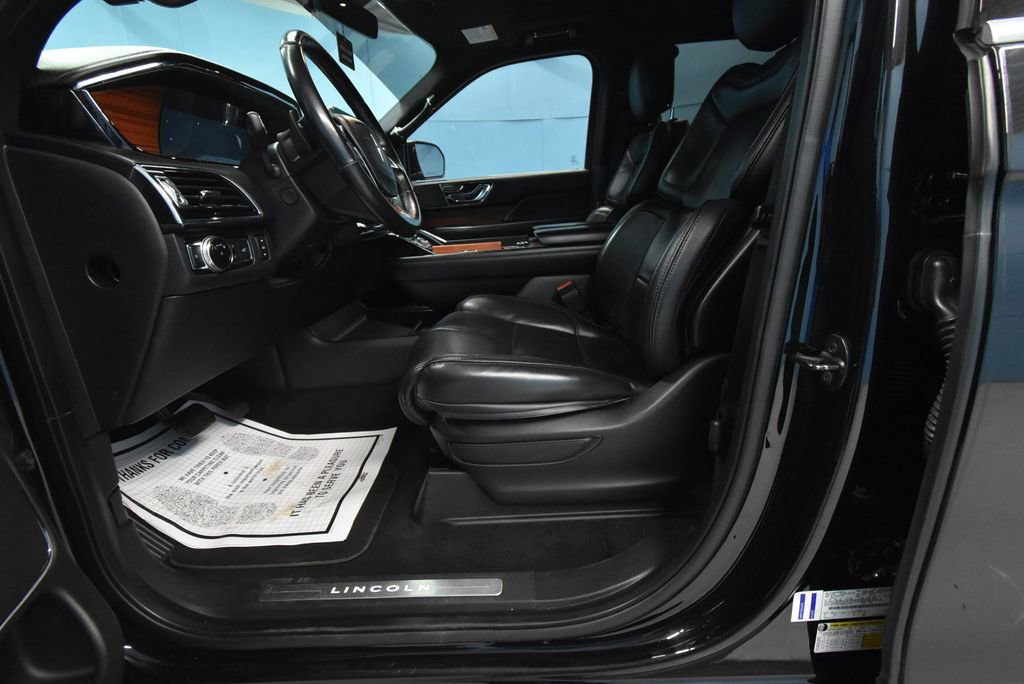 Used 2019 Lincoln Navigator Select AWD/4WD image 5