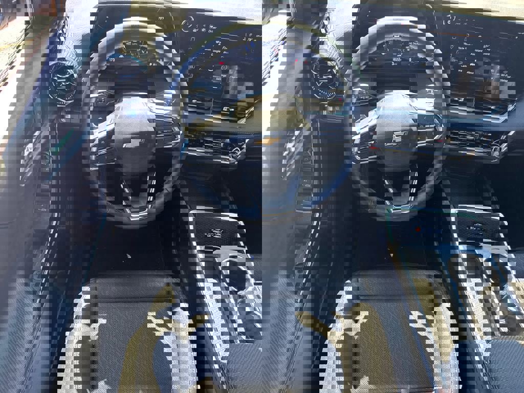 Used 2025 Chevrolet Equinox LT w/ Convenience Package II FWD image 14