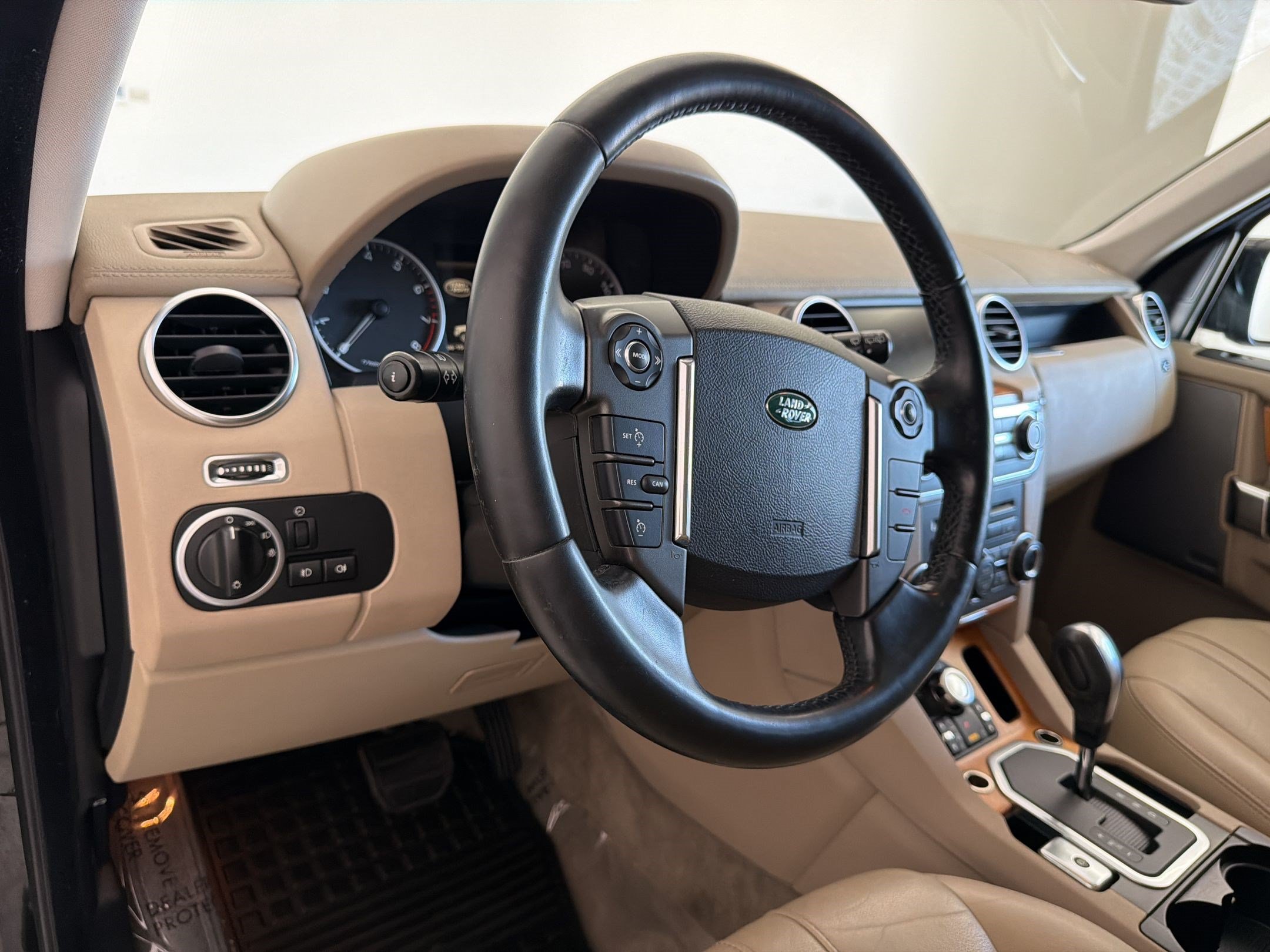 Used 2011 Land Rover LR4 HSE AWD/4WD image 4