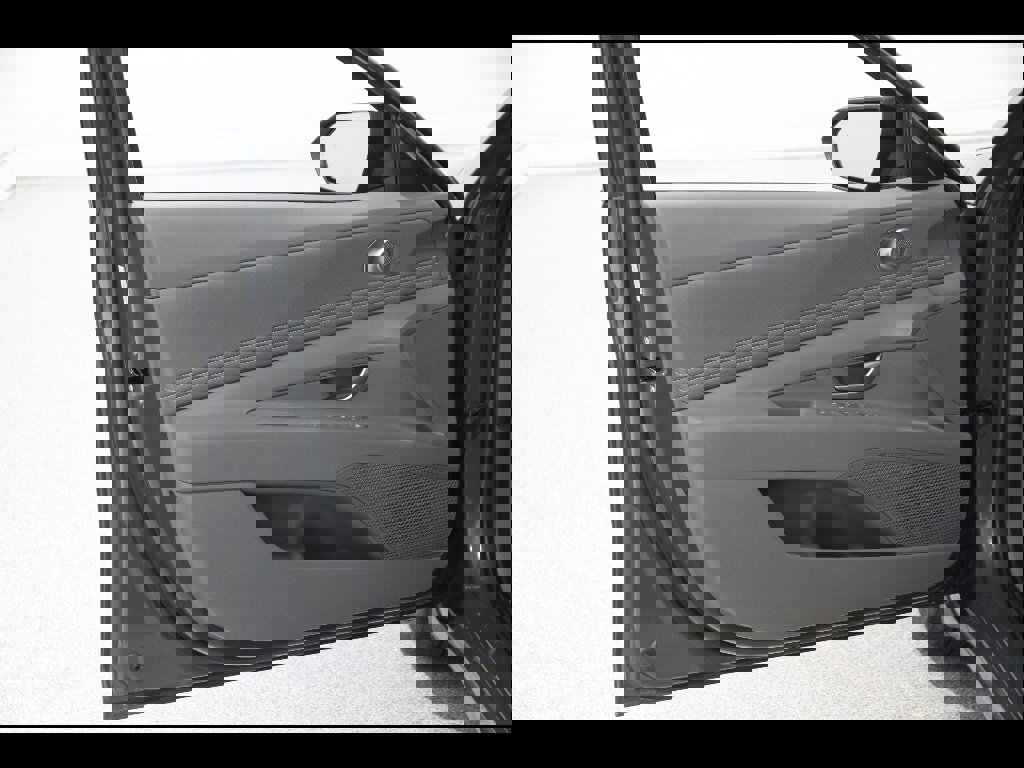 Certified 2025 Hyundai Elantra Sport image 4