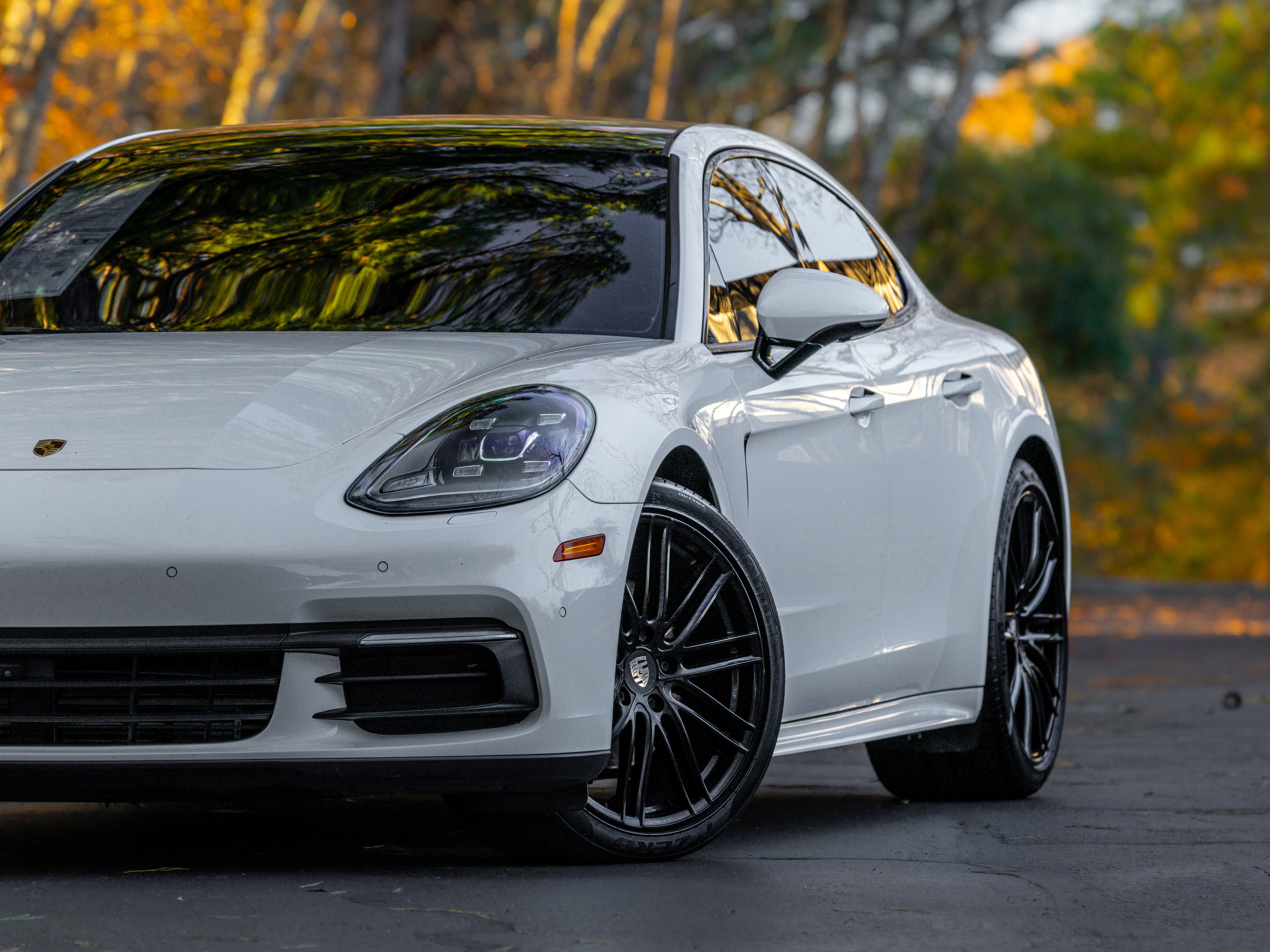 Used 2017 Porsche Panamera image 28