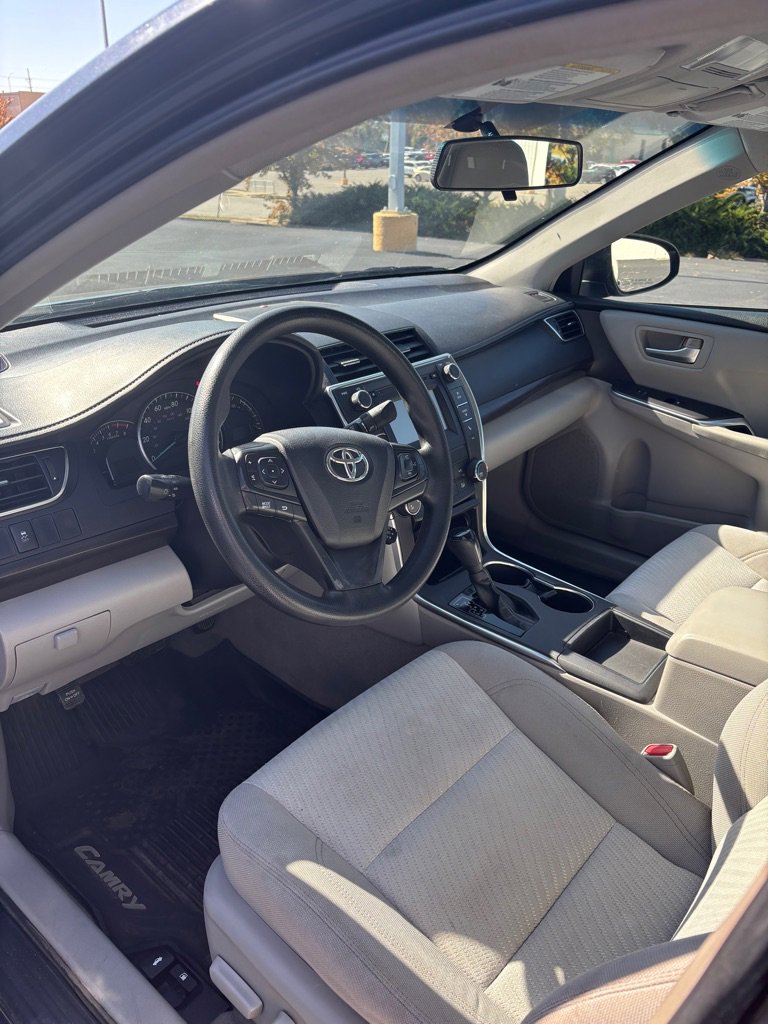 Used 2015 Toyota Camry LE image 7