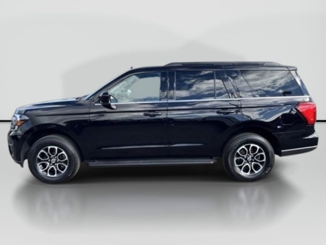 Used 2024 Ford Expedition XLT AWD/4WD image 2