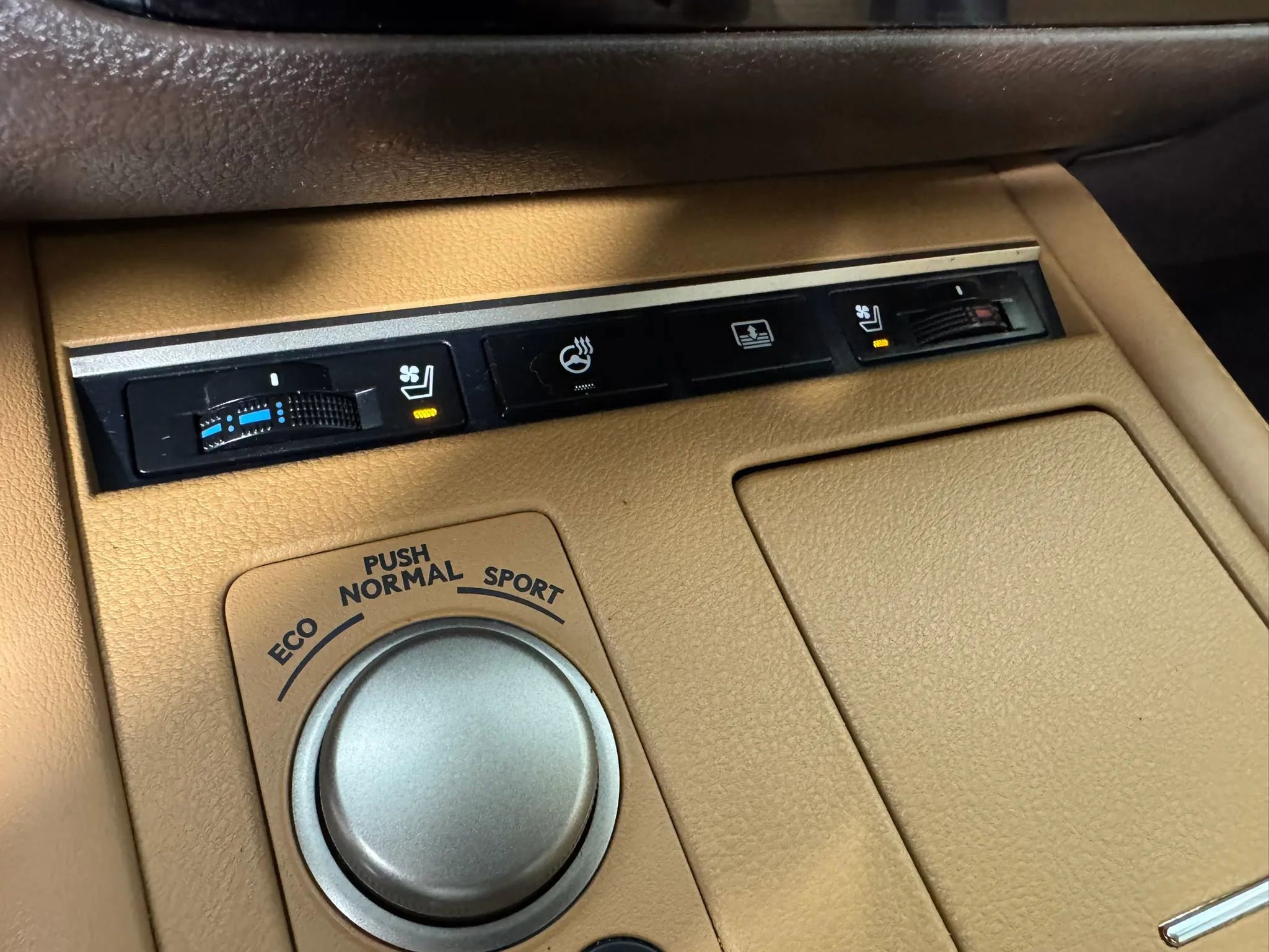 Used 2016 Lexus ES 350 w/ Luxury Package w/Wood Trim FWD image 15