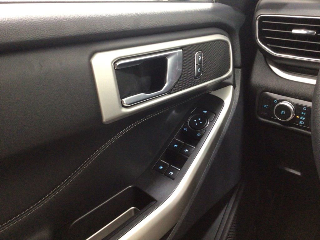 Used 2022 Ford Explorer XLT w/ Equipment Group 202A image 17