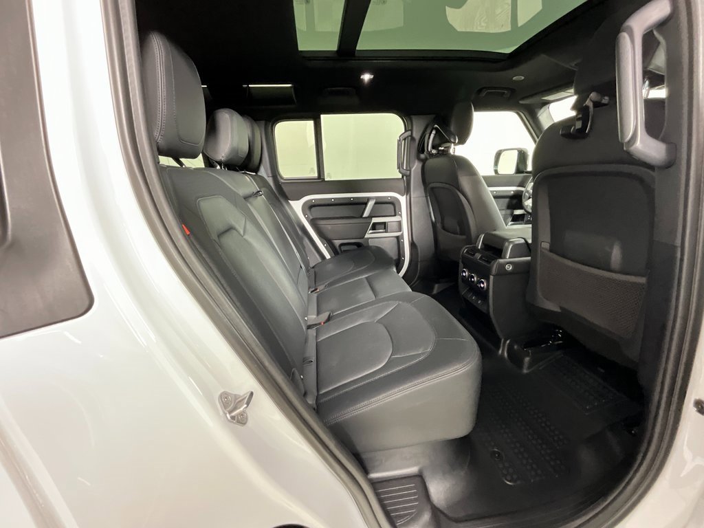 Certified 2024 Land Rover Defender 110 X-Dynamic SE image 22