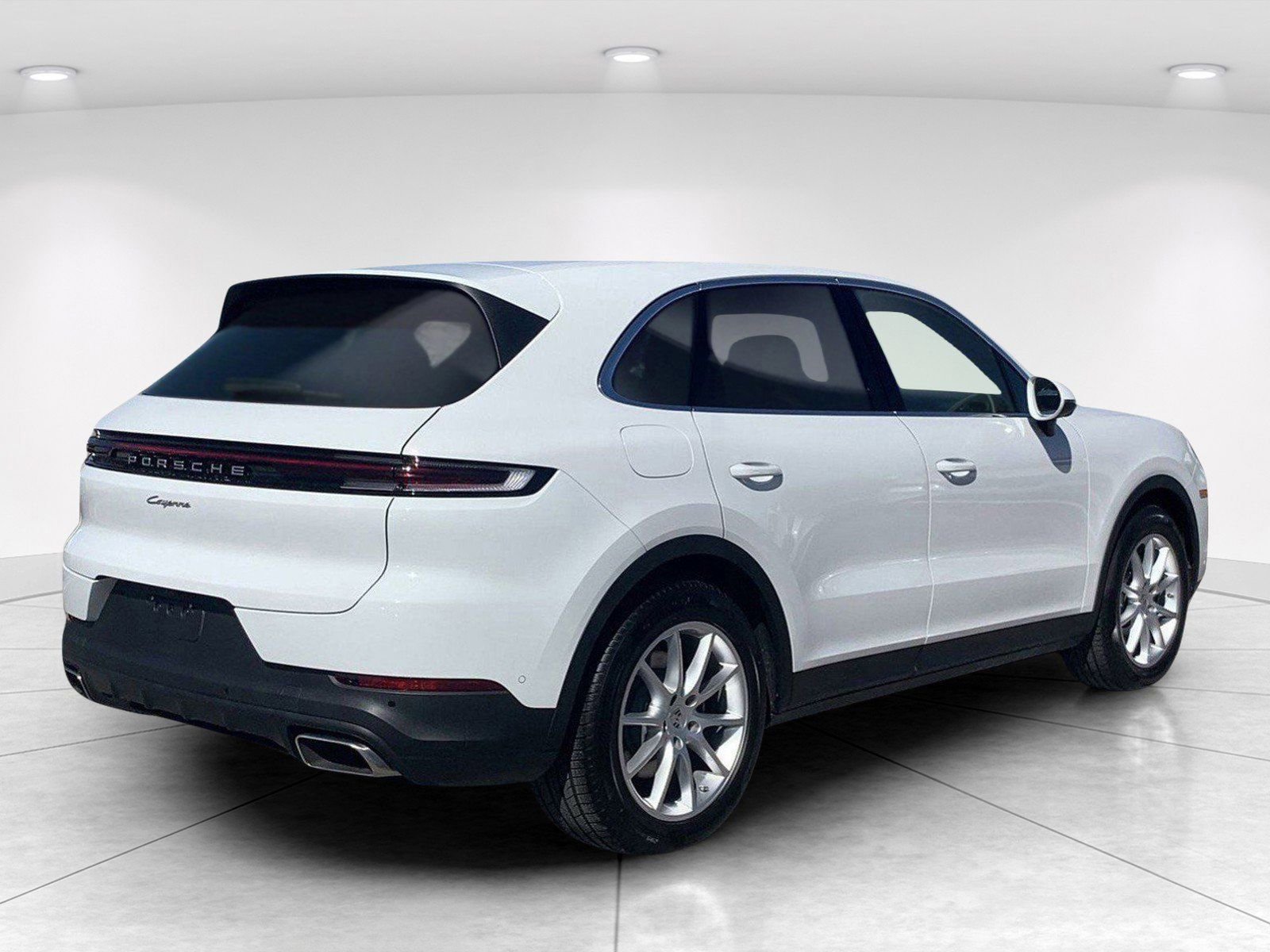 Used 2025 Porsche Cayenne image 3