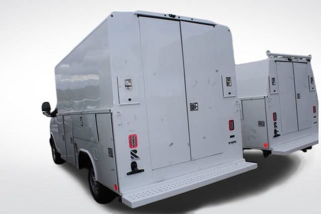 New 2024 GMC Savana 3500 w/ Power Convenience Package RWD image 8