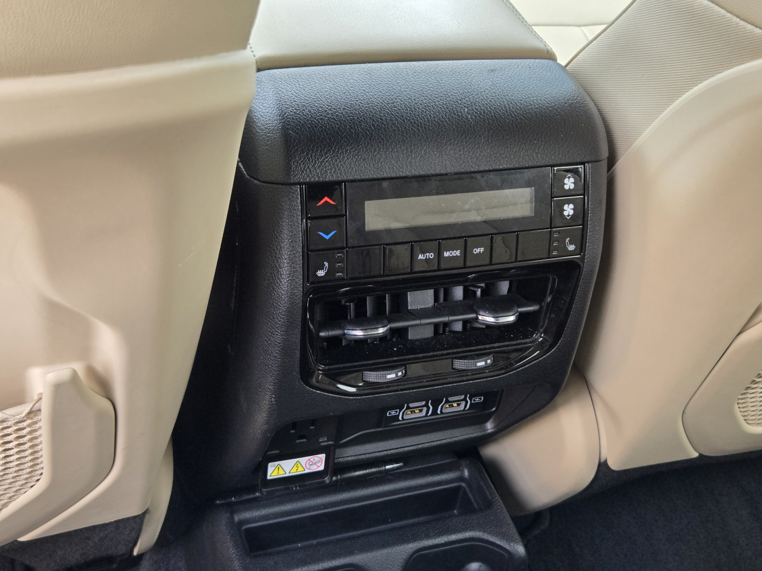 Used 2023 Jeep Grand Cherokee L Limited AWD/4WD image 26