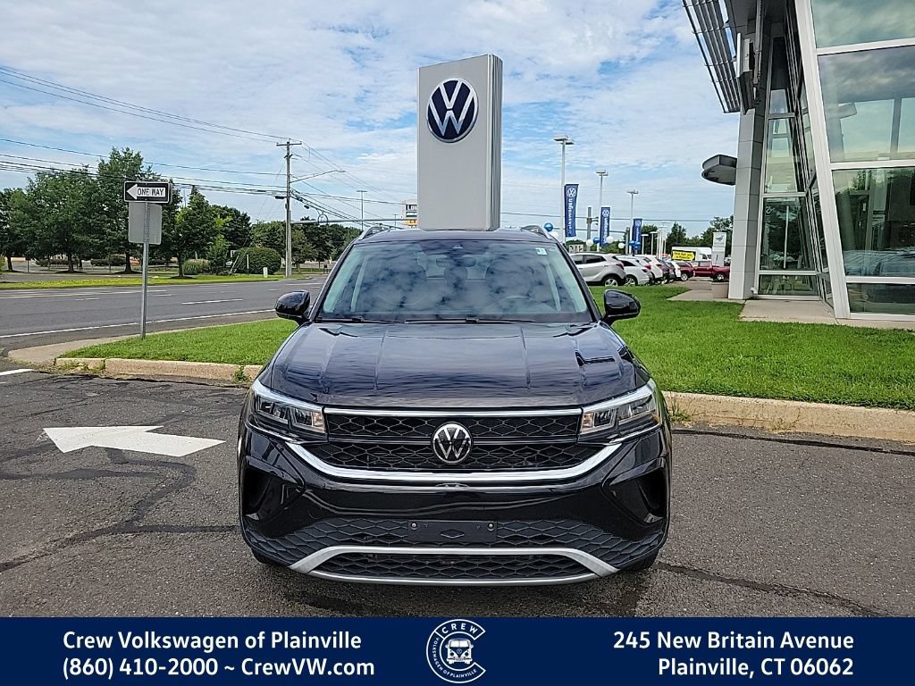 Certified 2023 Volkswagen Taos SE w/ Panoramic Sunroof Package AWD/4WD image 2