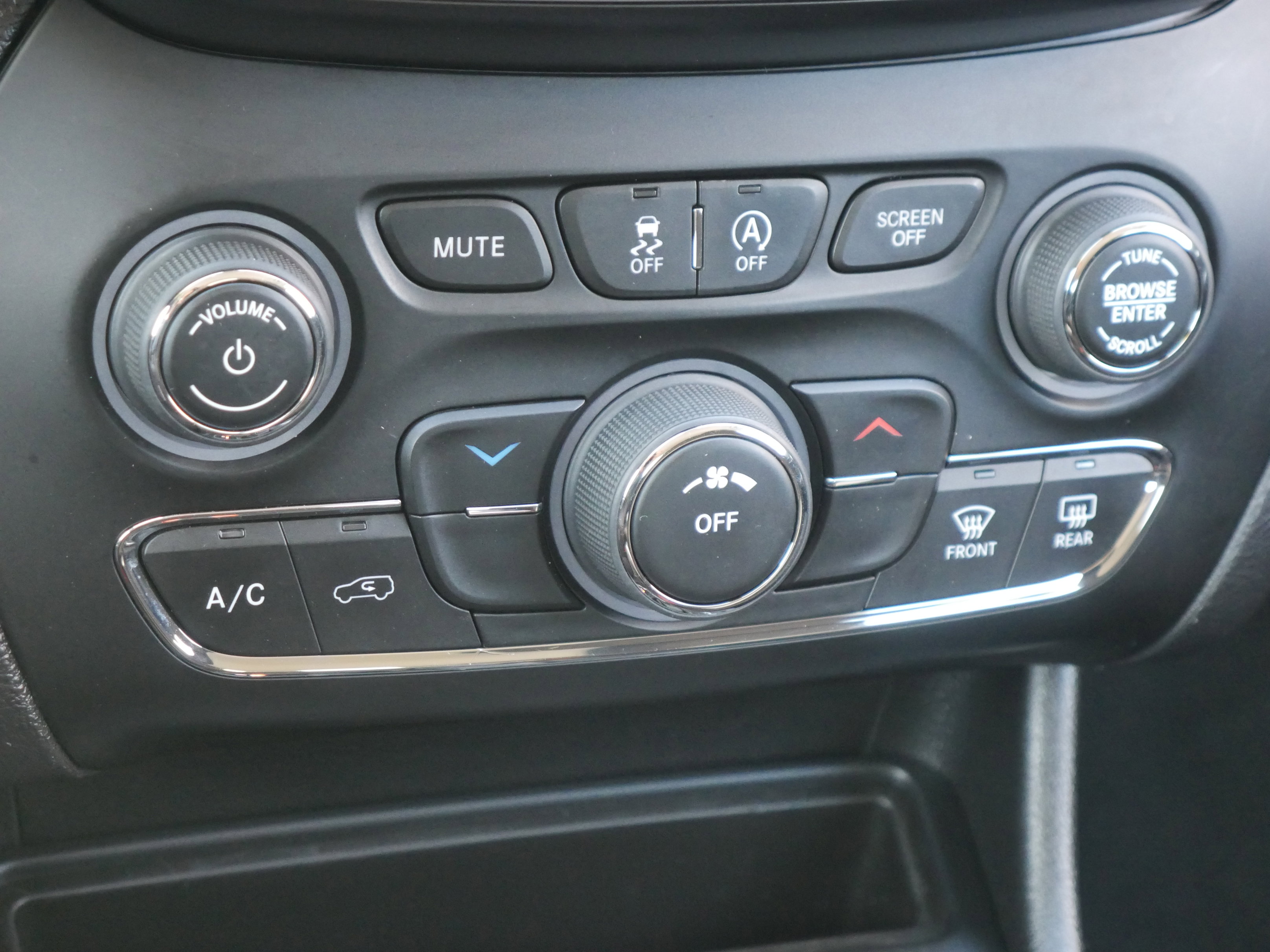 Used 2020 Jeep Cherokee Latitude image 13